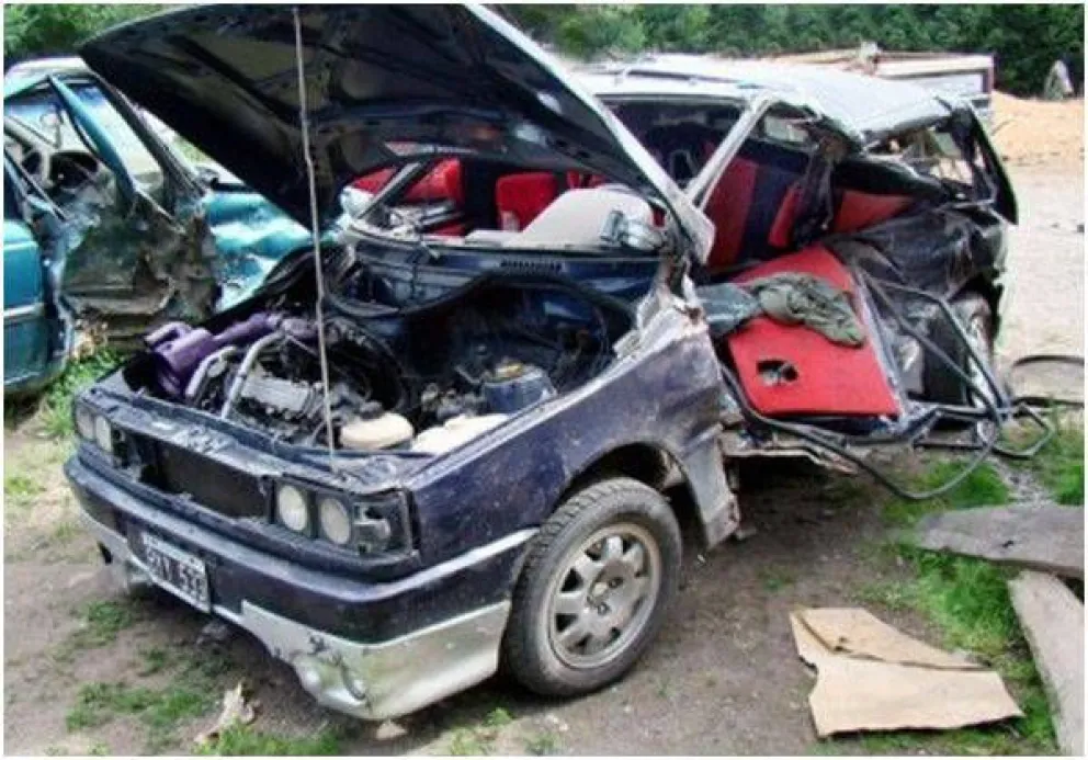Investigan si el Fiat Uno que protagonizó el fatal accidente corría una picada