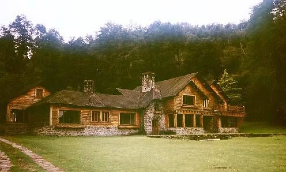 El exilio de Hitler: nuevo libro sobre la posible huída del lider nazi a Villa La Angostura