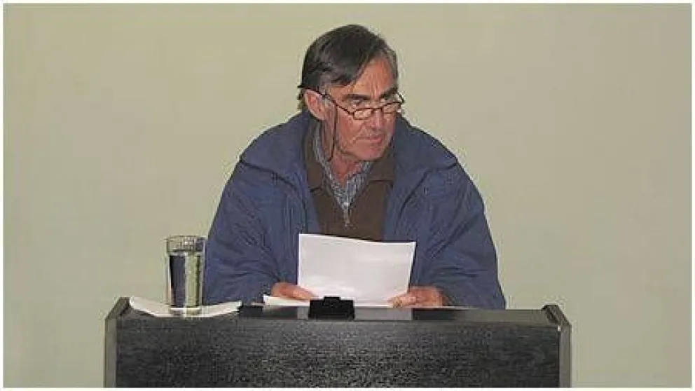 Historias de pueblo:"Una sombra se afirmaba a la rueda"