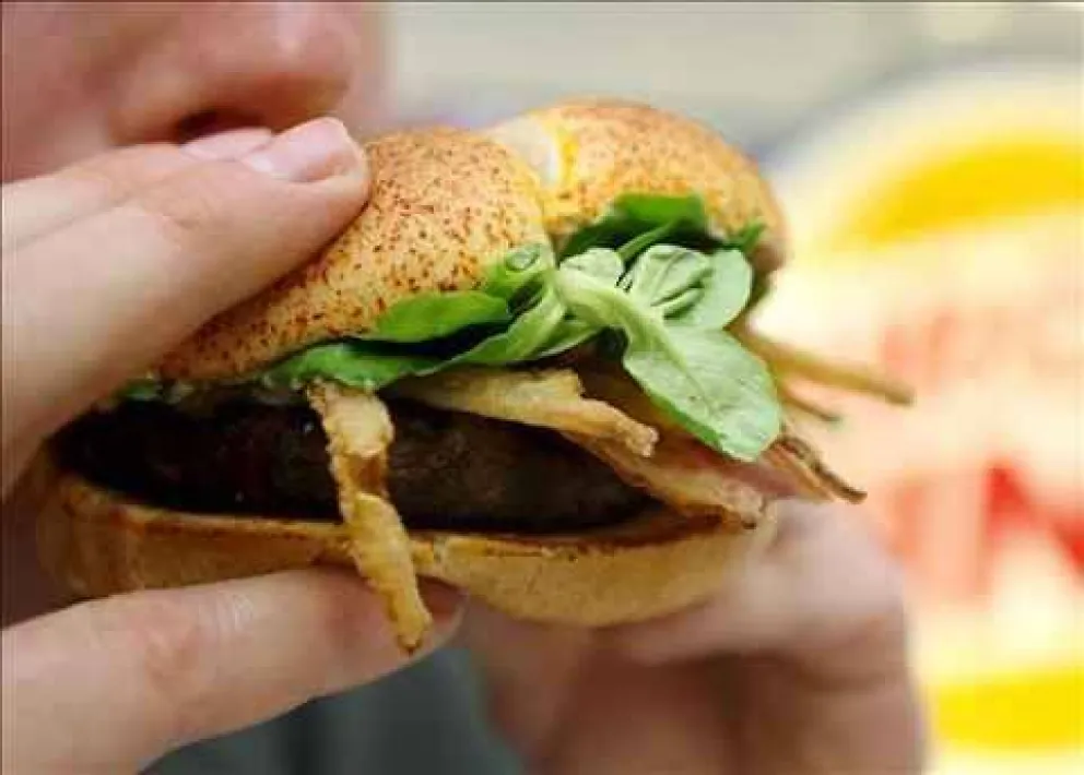 Estudio científico indicaría qué alimentos engordan más