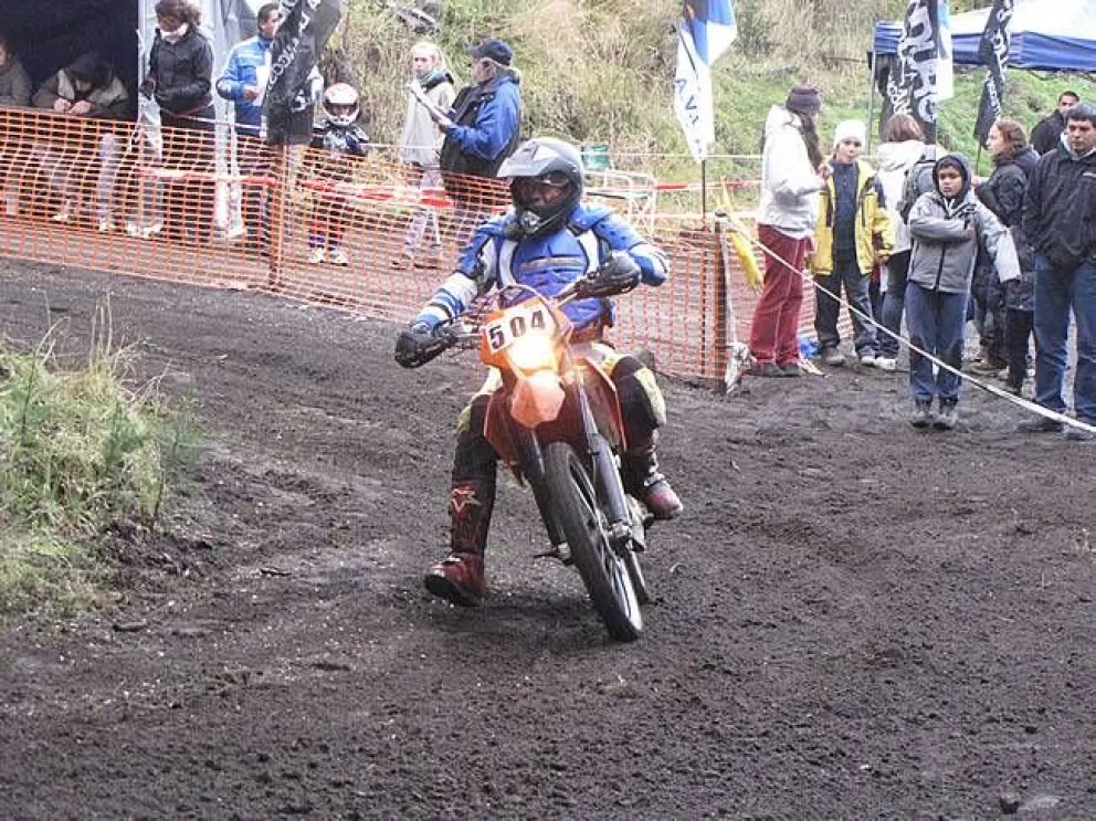 El enduro APE cierra su temporada en el Cerro Bayo con más de 200 pilotos