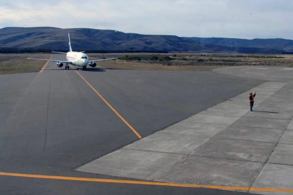 Rechazan privatización del aeropuerto de Chapelco que reclamaban intendentes
