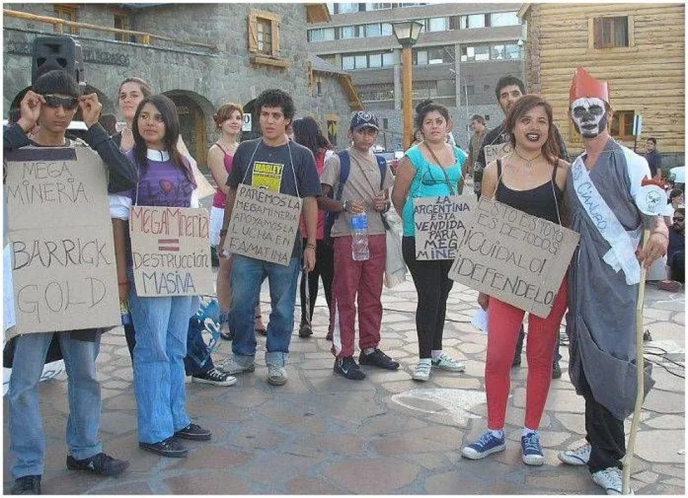 Asamblea de Bariloche contra la Megaminería rechazó acuerdo YPF-Chevron