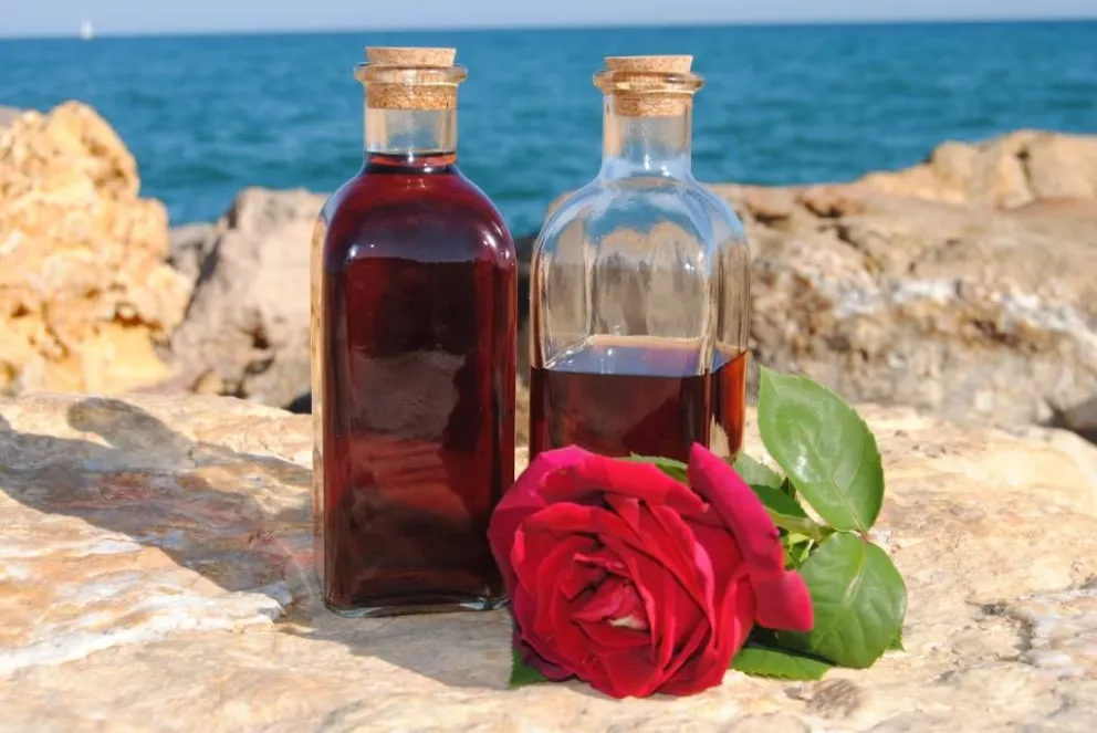 Para matar el frío: licor casero de pétalos de rosas