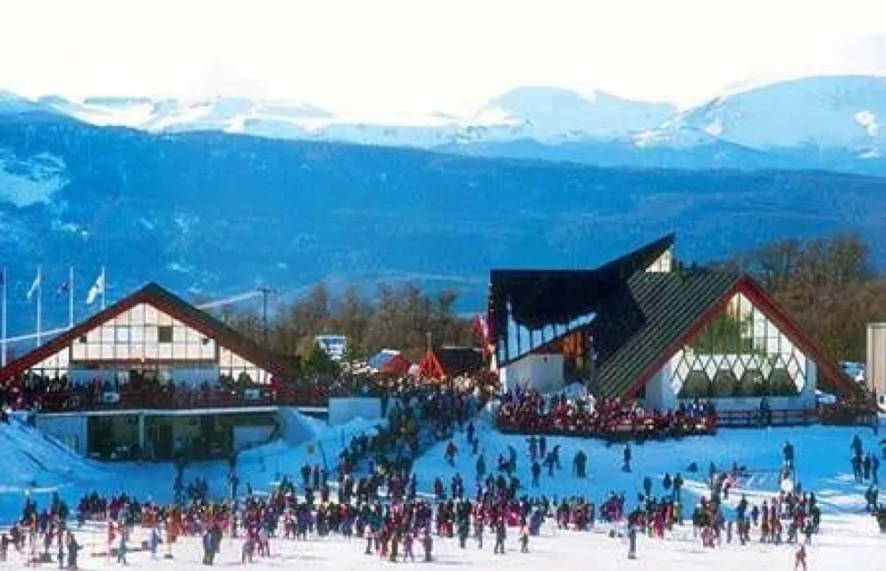 Figueroa autorizó la convocatoria nacional e internacional para concesionar Cerro Chapelco