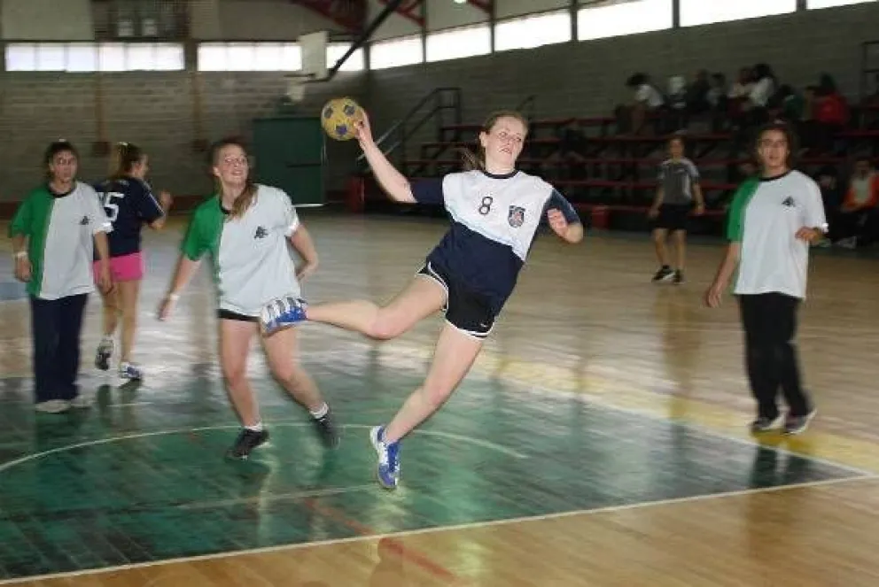 Handball: el CEF 7 juega de local contra el colegio Woodville de Bariloche