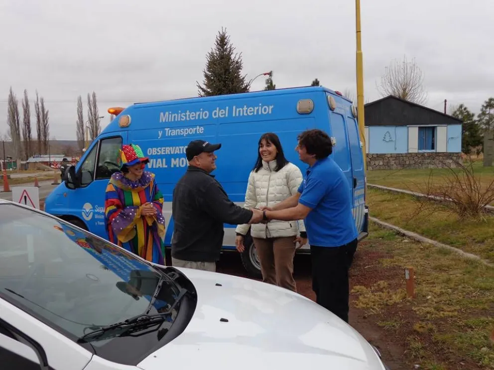 Piedra del Águila premió a los primeros turistas del Corredor de los Lagos