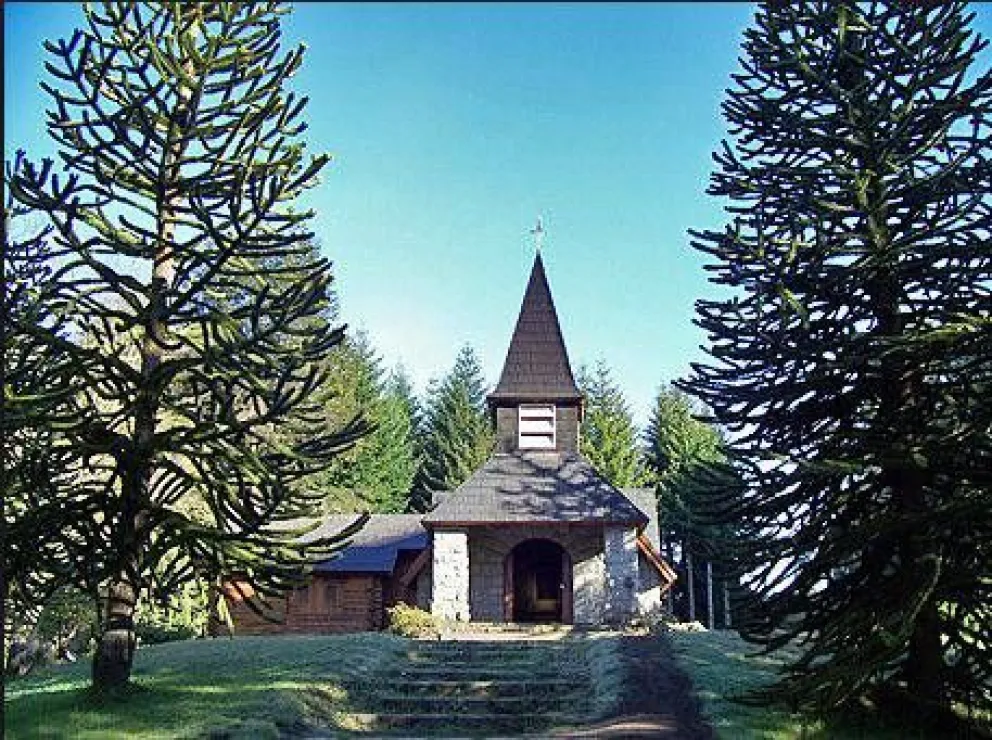 Villa La Angostura tiene una iglesia cada 350 habitantes
