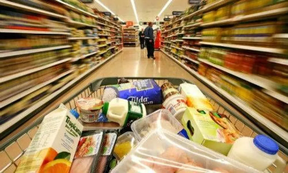 Proponen exhibir en los supermercados,  los precios de productos de la canasta básica mediante códigos QR 