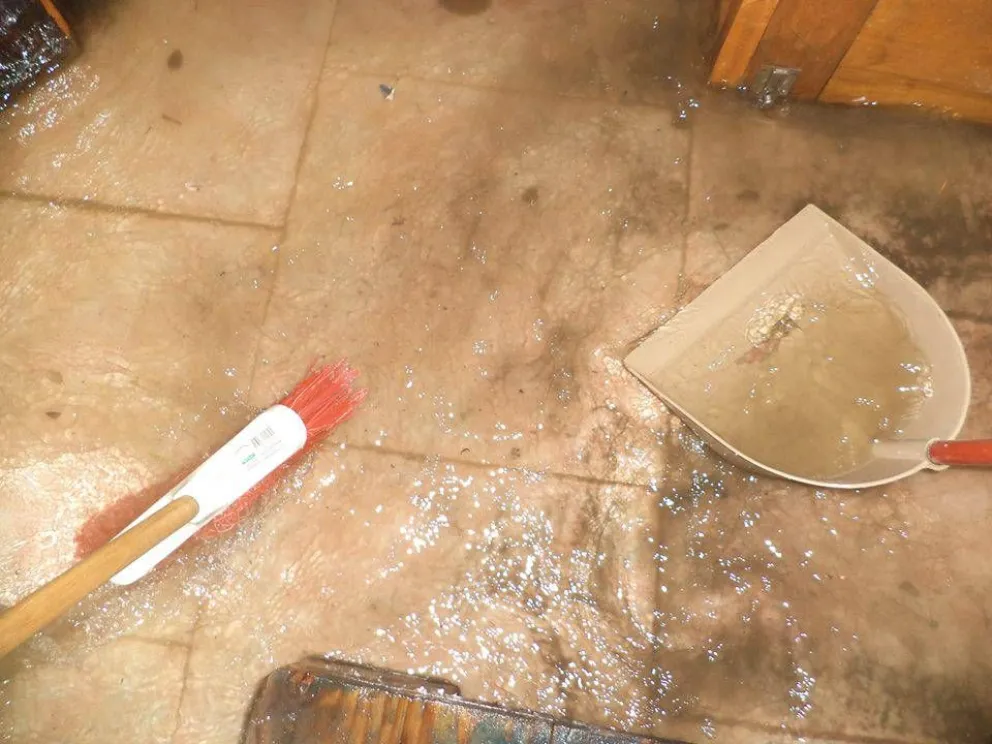 Iban a ensayar y encontraron inundado el salón