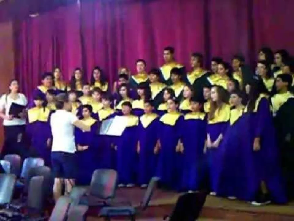 Se presenta el Coro del Instituto Adventista de Florida