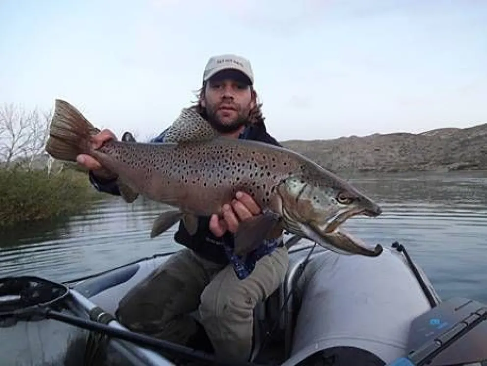 Pescar en Piedra del Aguila