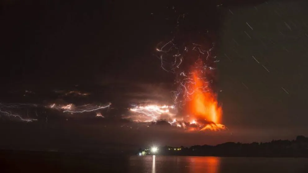 Cenizas en Villa La Angostura, Bariloche y San Martín por la erupción del Volcán Calbuco