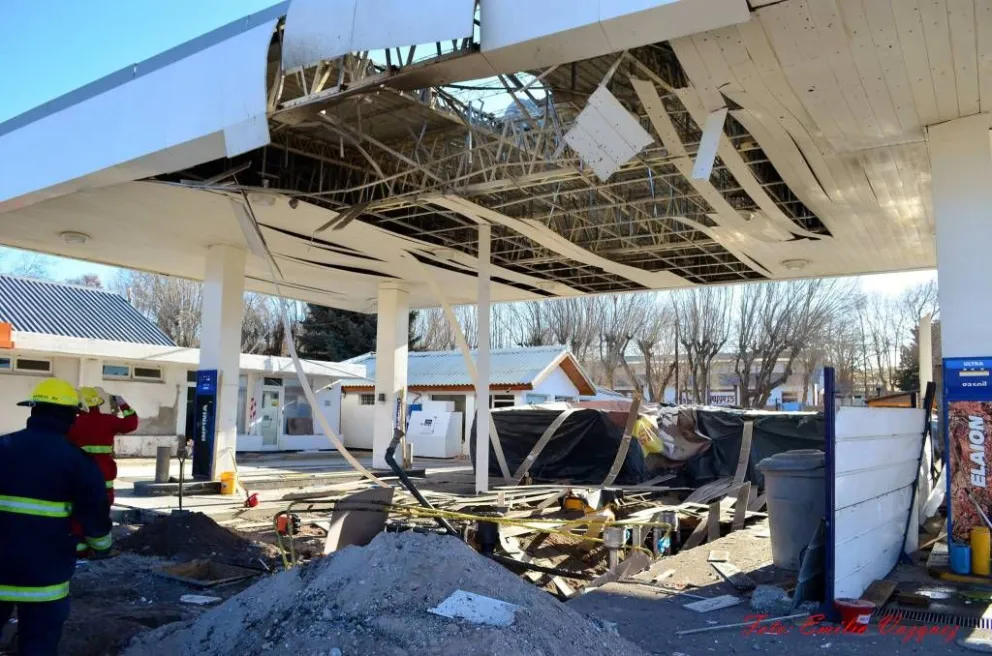 Explotó la estación YPF en Piedra del Aguila