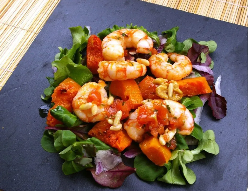 Liviana y fácil: Ensalada tibia con camarones