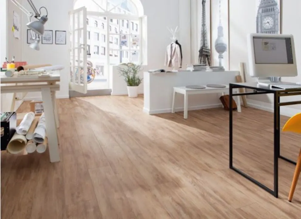 Cómo combinar y contrastar paredes, puertas, suelos y zócalos