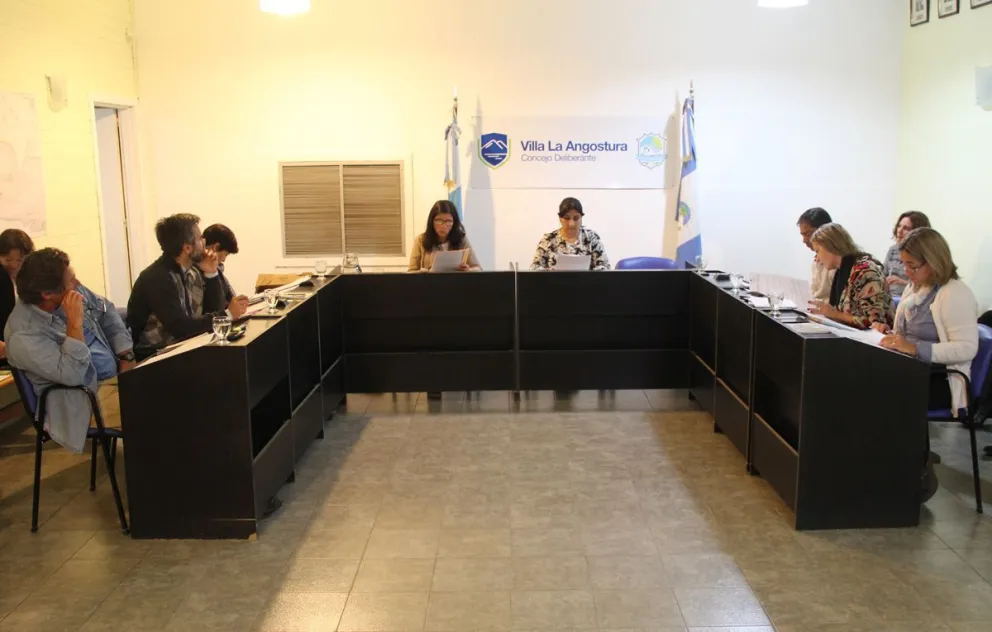 Sin dar explicaciones, el MPN y el PRO evitaron que el Municipio señalice las calles públicas de Cumelén