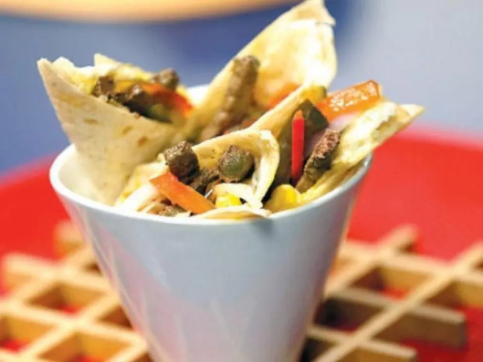 Salteado de hígado y verduras con fajitas