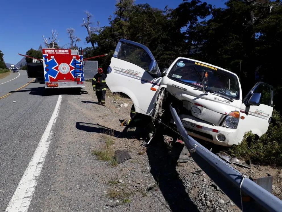 Turistas chilenos protagonizaron un grave accidente en la ruta 40 ...