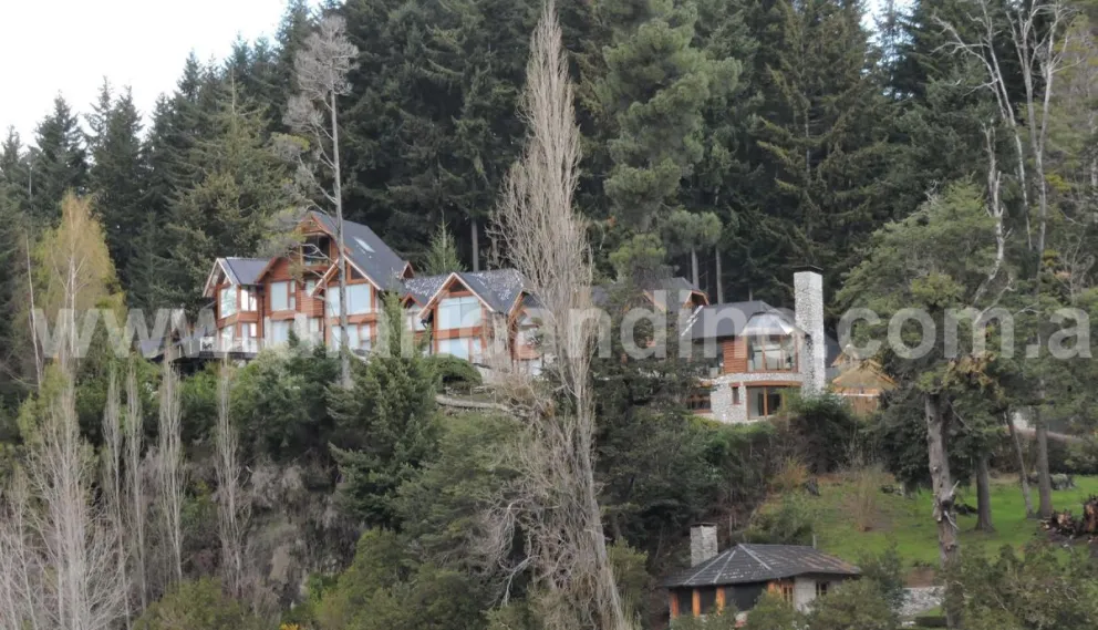 El lujoso apart hotel "fantasma" que compró el sindicato de Aguas y Gaseosas en Villa La Angostura