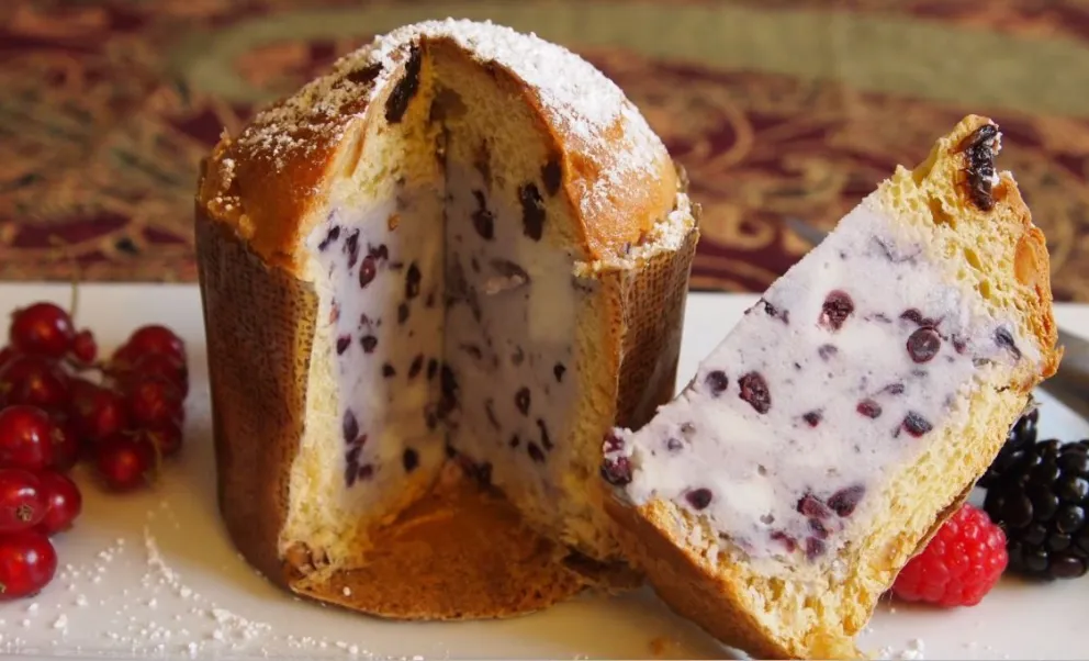 Postre de fin de año: Pan dulce relleno de crema helada