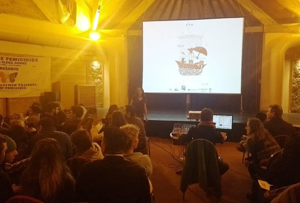 Con un muy buen marco de público arrancó el 10° festival del “Cine de la lluvia”