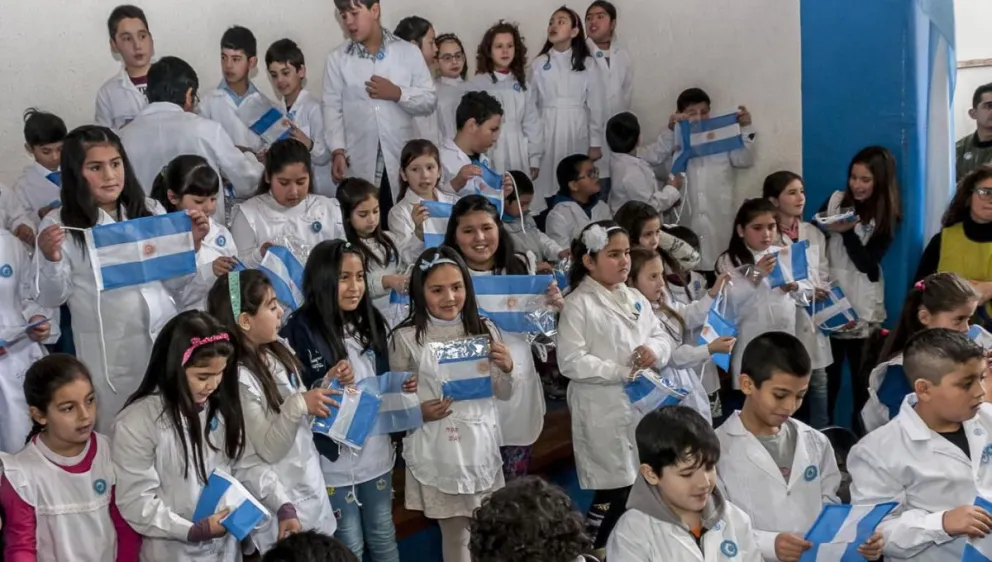 Pese a la intensa nevada, por ahora,  no se modifica el horario del acto por El Día de la Bandera