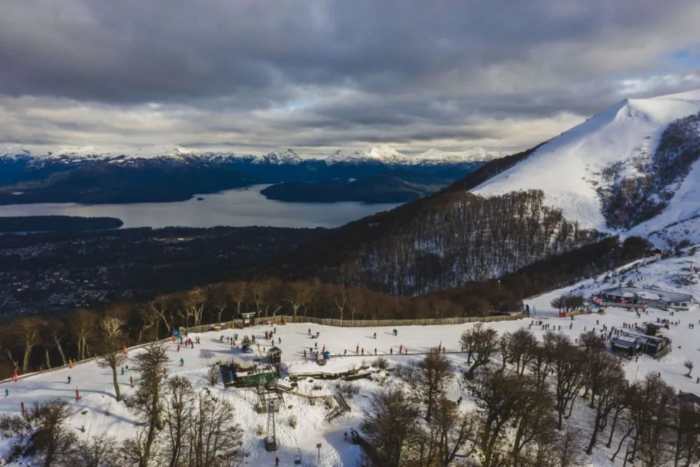Más de un metro y medio de nieve y tarifas de temporada media en el Cerro Bayo