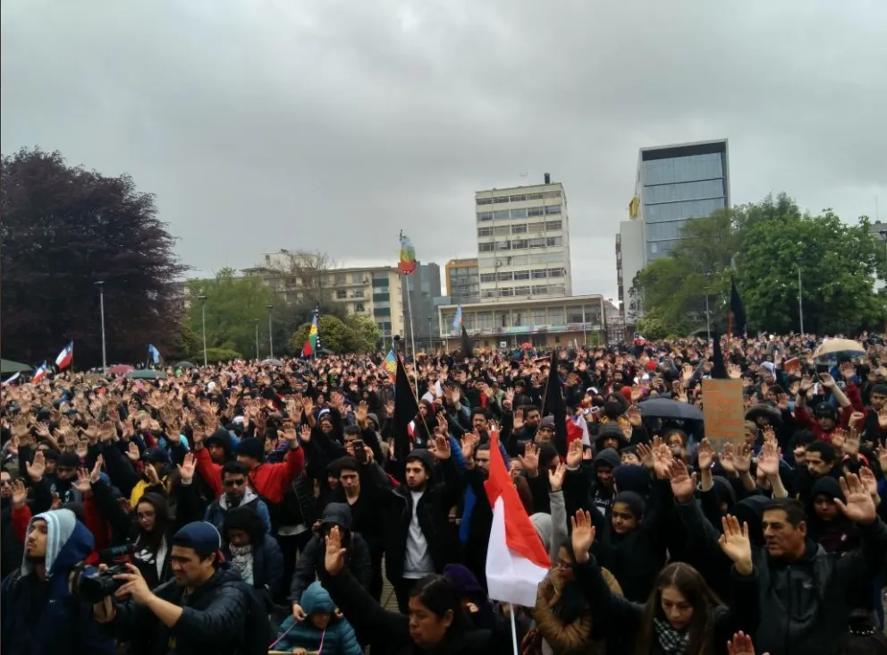 Cómo se vive en Osorno el estadillo social que conmueve a Latinoamérica