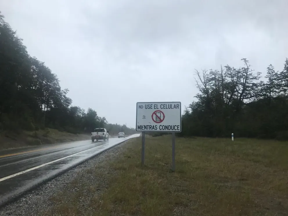 No hay señal de celular en la ruta Siete Lagos y todos los dias llaman familiares preocupados por turistas "desaparecidos"