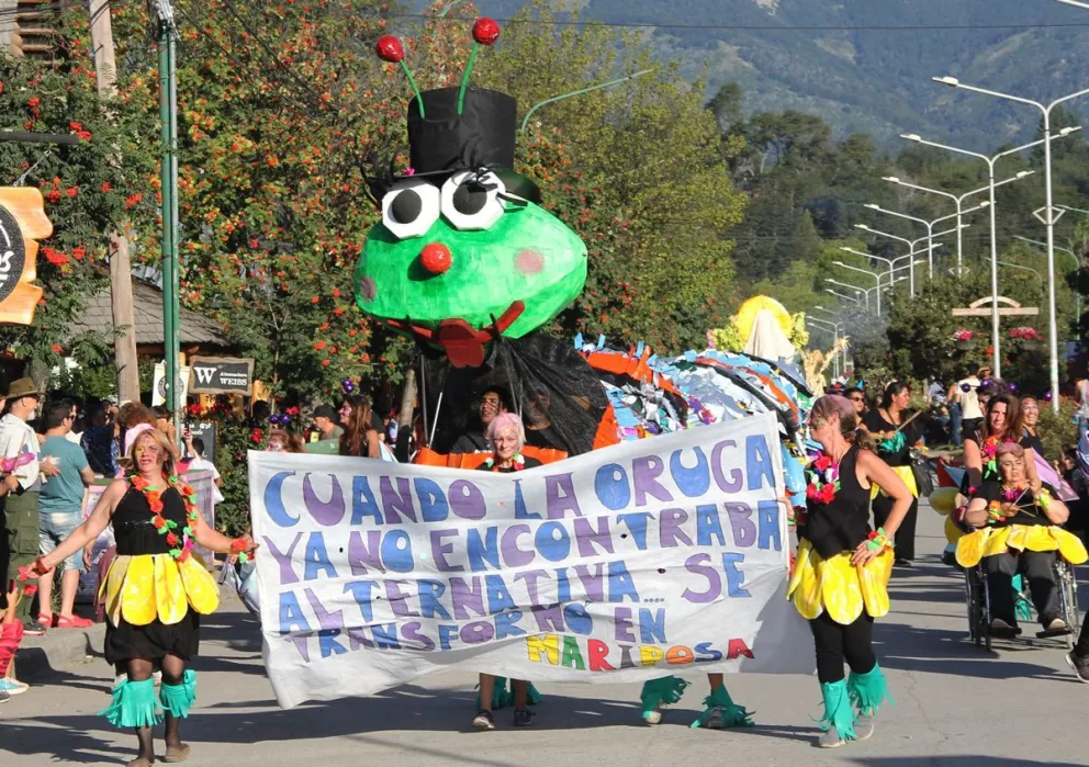 Así fue el tradicional Desfile de Carrozas en la Av. Arrayanes