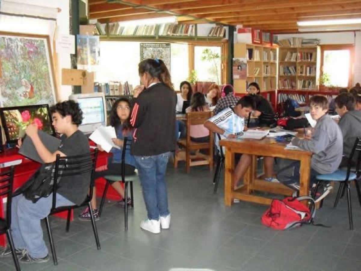 La Biblioteca Popular Osvaldo Bayer comienza abril con talleres para todas las edades