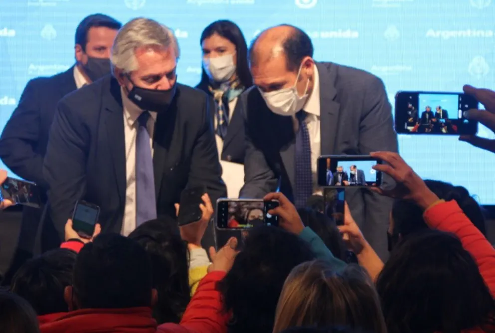 Numerosos  vecinos manifestaron su enojo por el incumplimiento del aislamiento y distanciamiento social