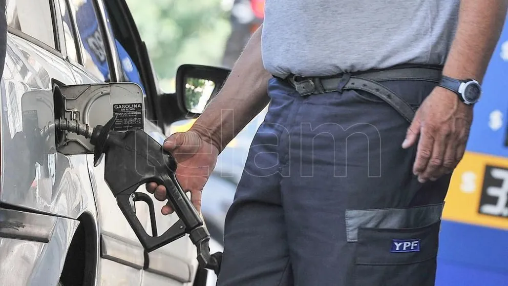 Un día después que el resto de las petroleras, YPF también aumentó el precio de sus combustibles un 10%