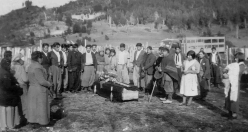 Historias del cementerio mapuche Eltuwe en la actual plaza San Martín de Villa La Angostura