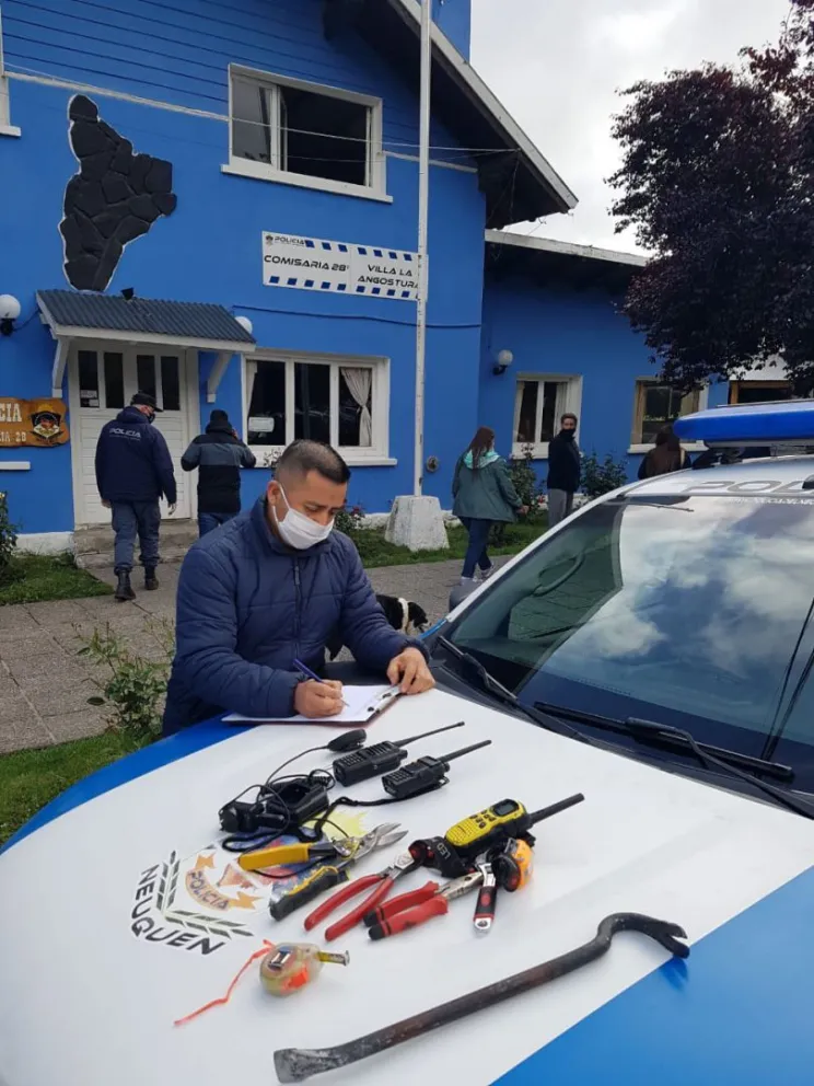 Detuvieron a tres hombres que llevaban equipo y herramientas que se utilizan para robar autos y casas