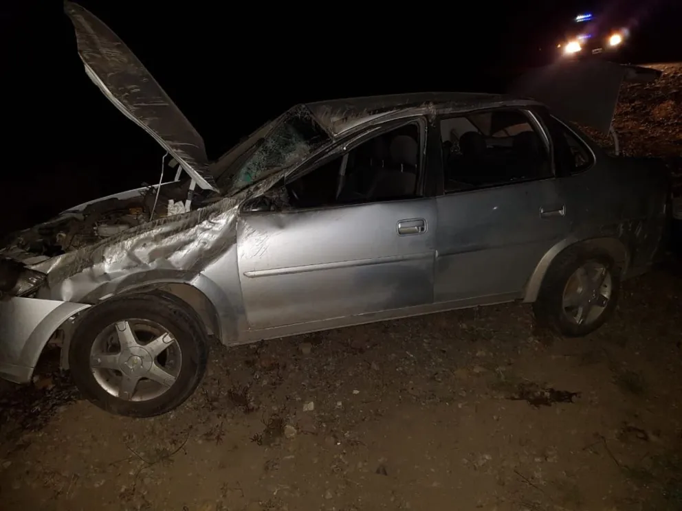 Vecinos volcaron en una curva en la ruta 40 | DiarioAndino
