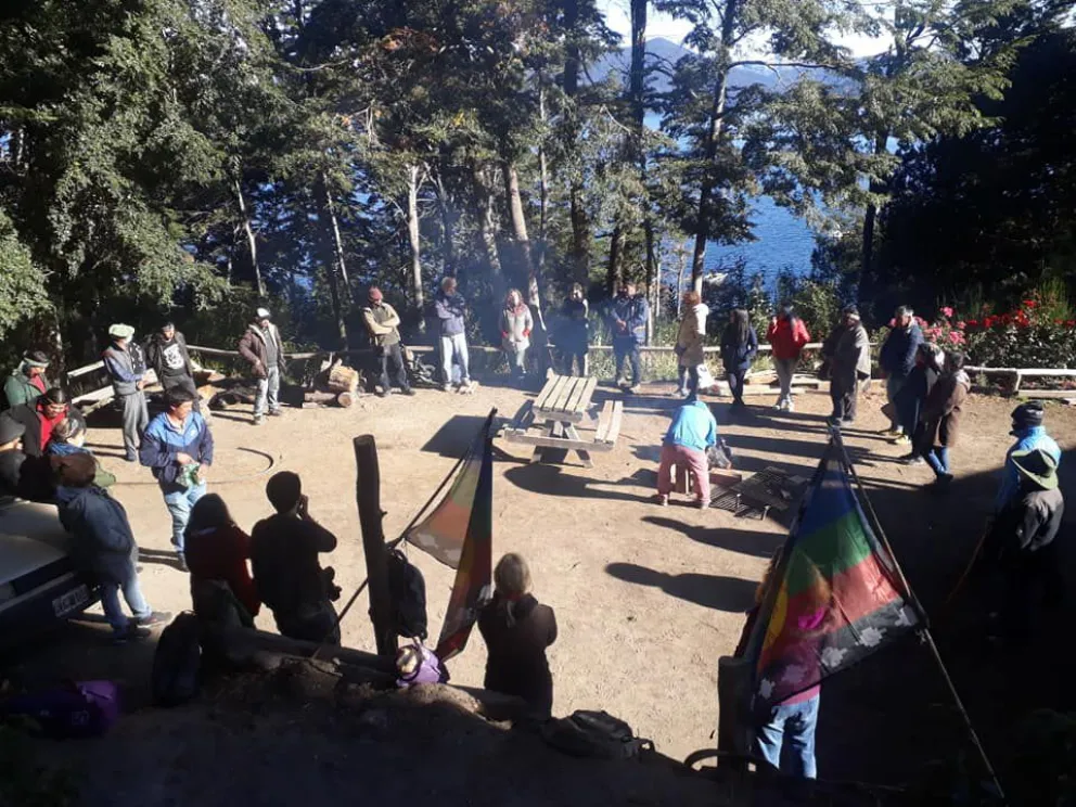 La comunidad Paicil Antriao realiza un "acto de reafirmación territorial" en el lote en disputa entre Puerto Elma y La Posada