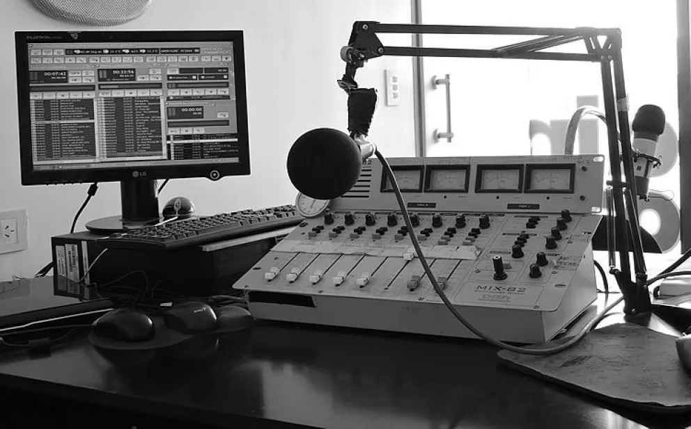 FM Andina cambia para que puedas oír la radio por internet, sin cortes