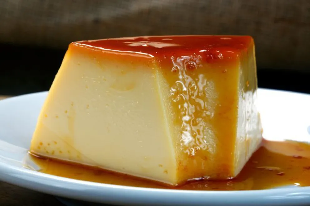 Receta del clásico flan casero con crema chantilly