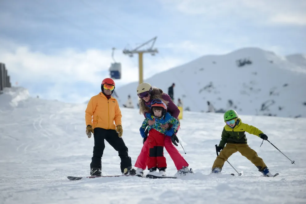 La temporada alta marca un 40% de reservas: expectativa por la nieve y promociones turísticas