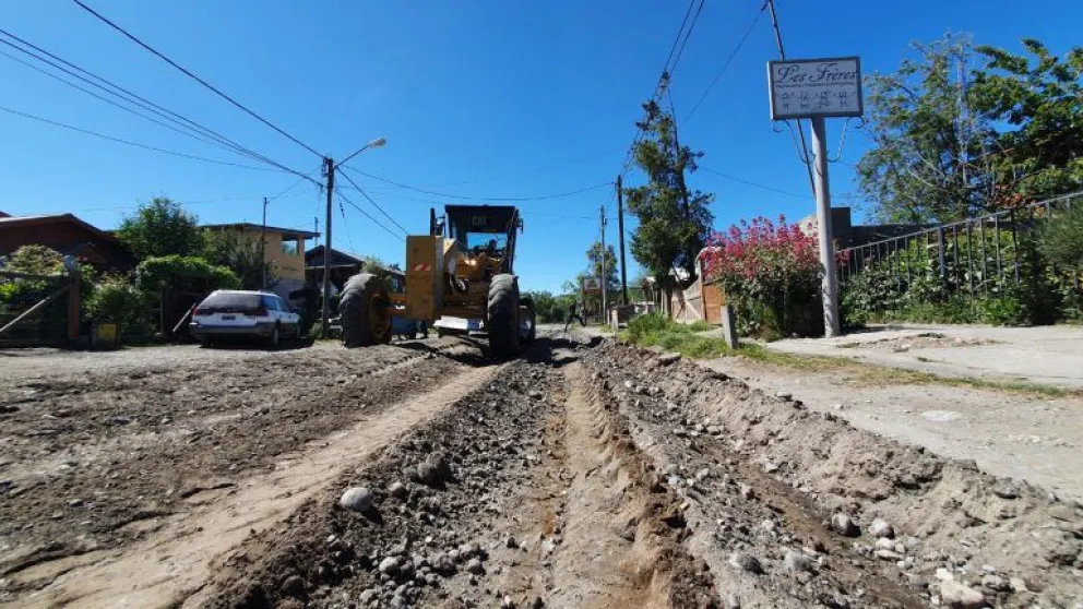Los frentistas del barrio El Mallín deberán pagar cerca de 2.8 millones de pesos por el asfalto, afirmó Vénica