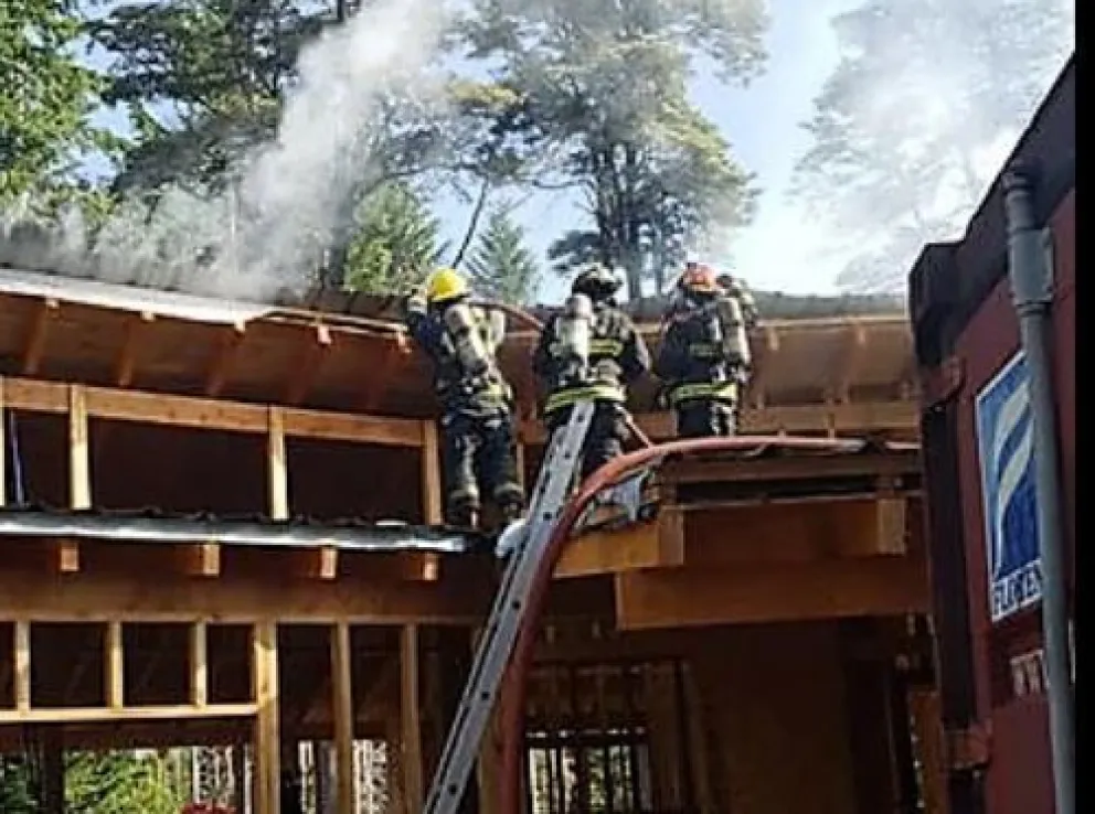 Bomberos contuvieron un principio de incendio de una obra en ...