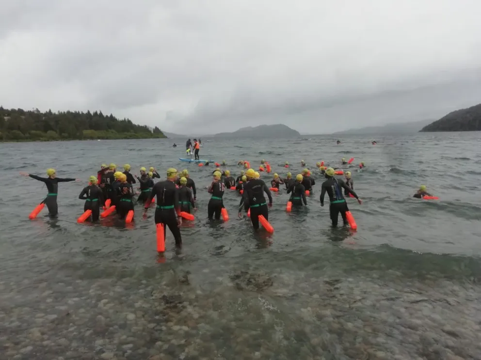 Nadadores locales convocan a formar grupo de natación para la pileta de Dina Huapi