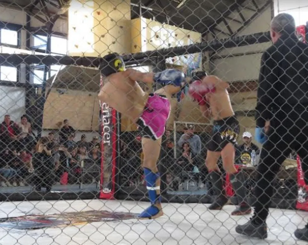 Positivo debut de las peleas de Artes marciales mixtas