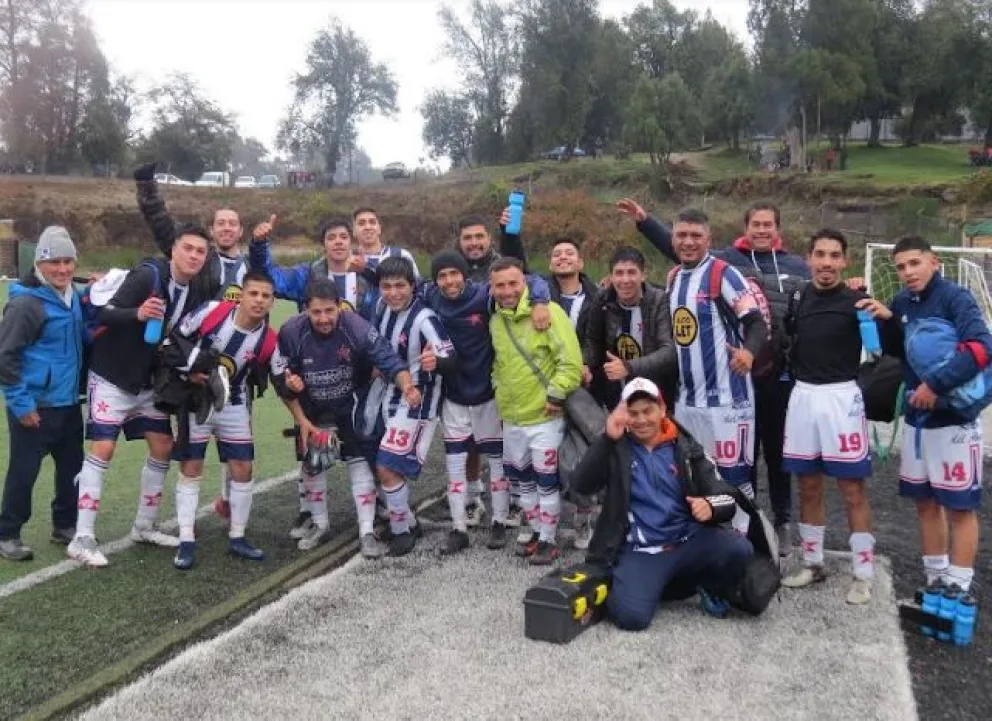 Futbol: Tras vibrantes semifinales, Angostura y Ayen Hue definirán el campeón de la liga Quetrihué