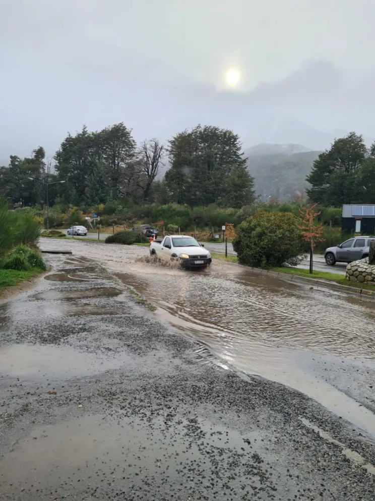 Clic urbano: así amaneció hoy la “laguna Stocchetti” ( fotos de los lectores)