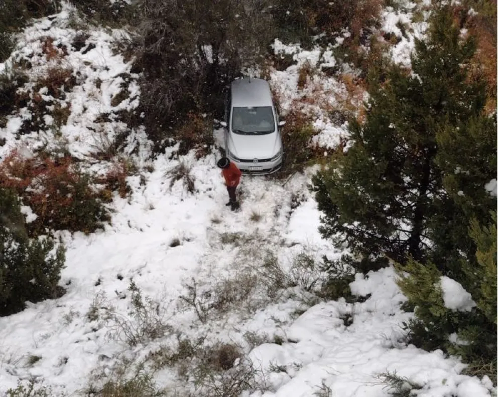 Ruta 40: Por la nieve, se registraron dos despistes sin heridos 