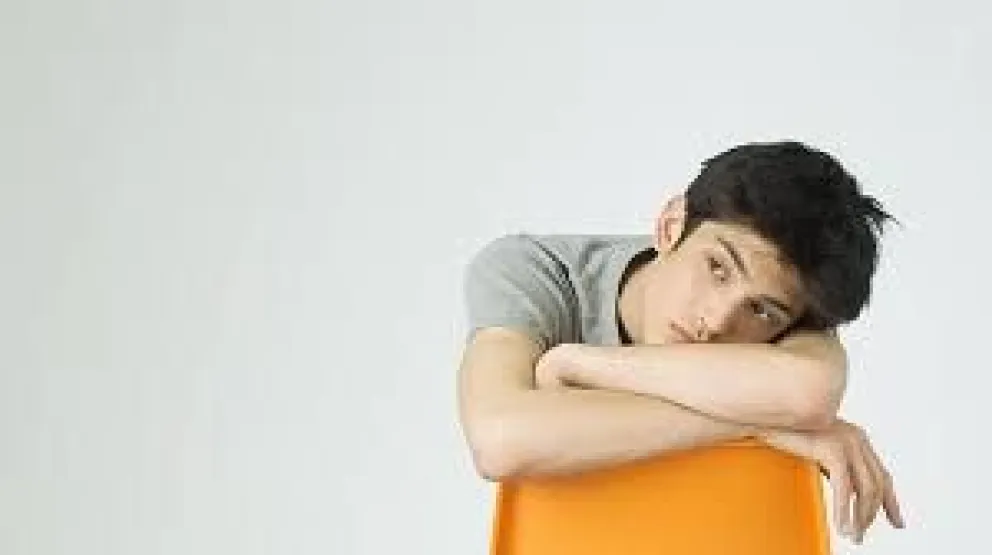 Jóvenes “desbrujulados”, con incertidumbres y angustias 